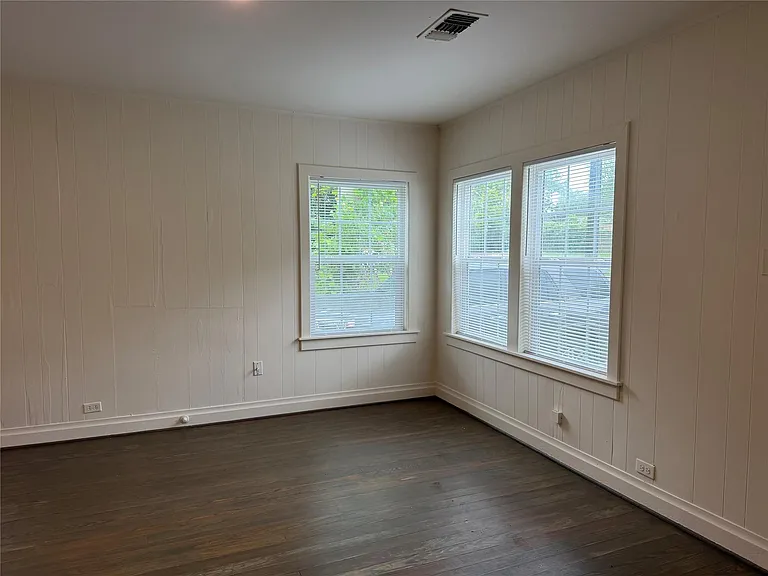 1106 S Jackson St — Photo 5