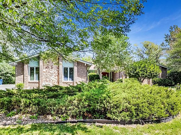 3rd image of 1359 Blackheath Ln