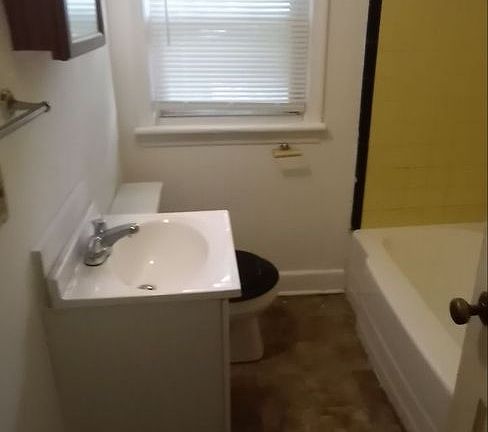 5th image of 909 Lusk St