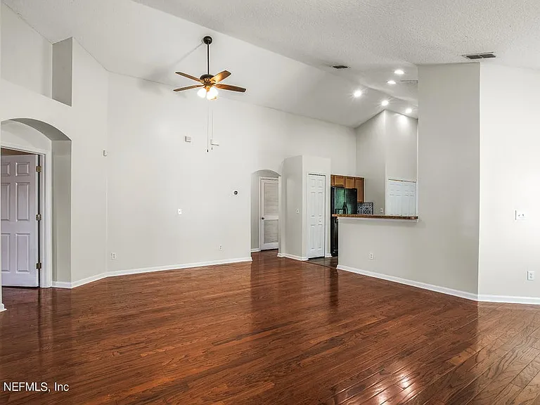 11046 Campus Heights Ln — Photo 3