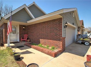 2323 N Lincoln Ave, Moore, OK 73160