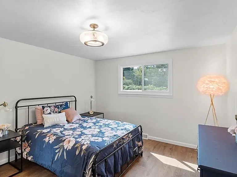 660 Warren St #4 — Photo 11