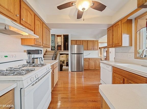 4th image of 9820 Avenida Del Norte St