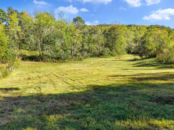 189 King Cemtery Rd, Irvine, KY 40336
