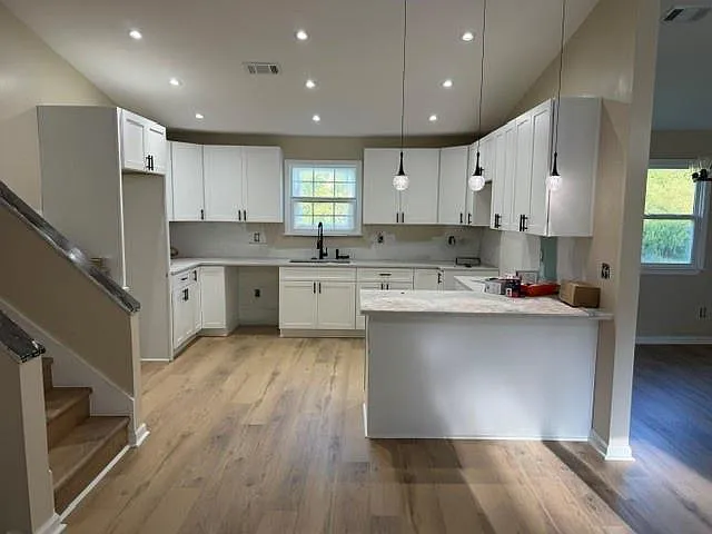 3 bed, 2.0 bath, 1464 sqft, $2,200 — Photo 2