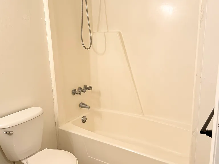 821 NW 13th St #9 — Photo 11