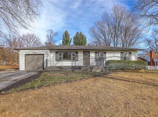 7627 Pawnee St, Prairie Village, KS 66208