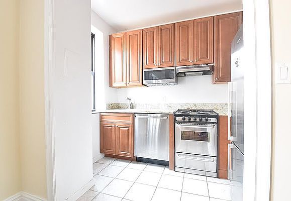 1st image of 2350 Broadway Penthouse 3