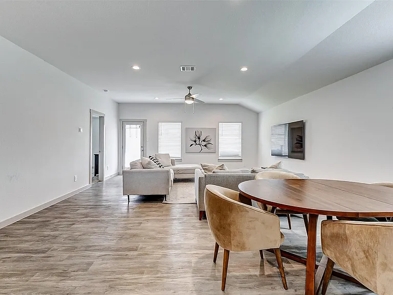 1731 William Scott St — Photo 21
