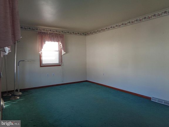 3rd image of 820 W 5th St