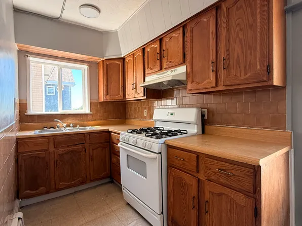 276 Lonsdale Ave Floor 2, Pawtucket, RI 02860
