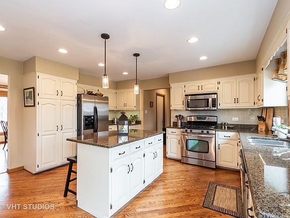 3rd image of 124 Whispering Lake Dr