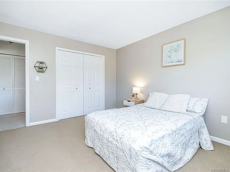 Twin Circle Dr — Photo 23