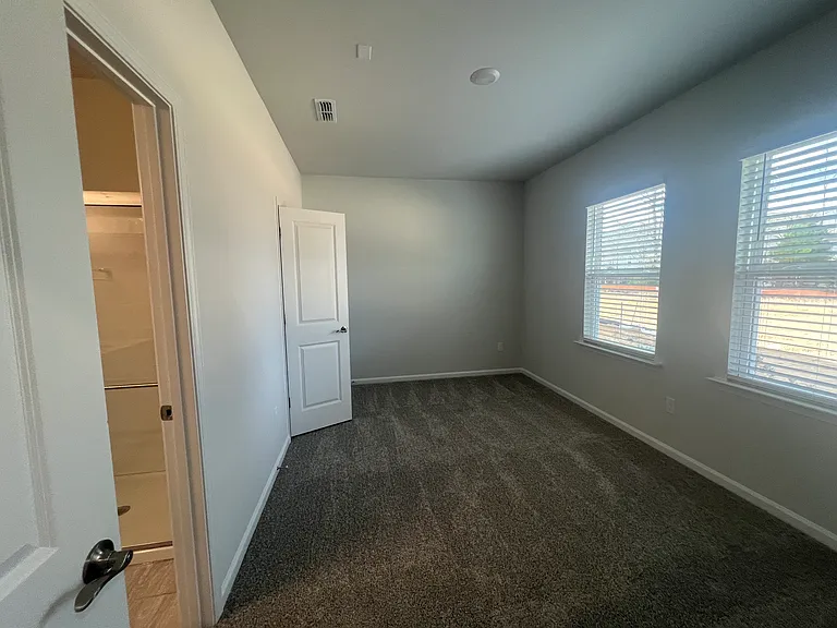 2848 Farmhouse Dr — Photo 6