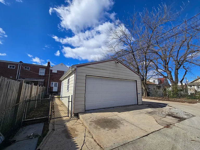901 Elton Ave — Photo 16