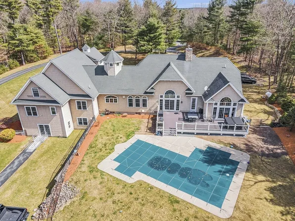 28 Longmeadow Rd, Norfolk, MA 02056