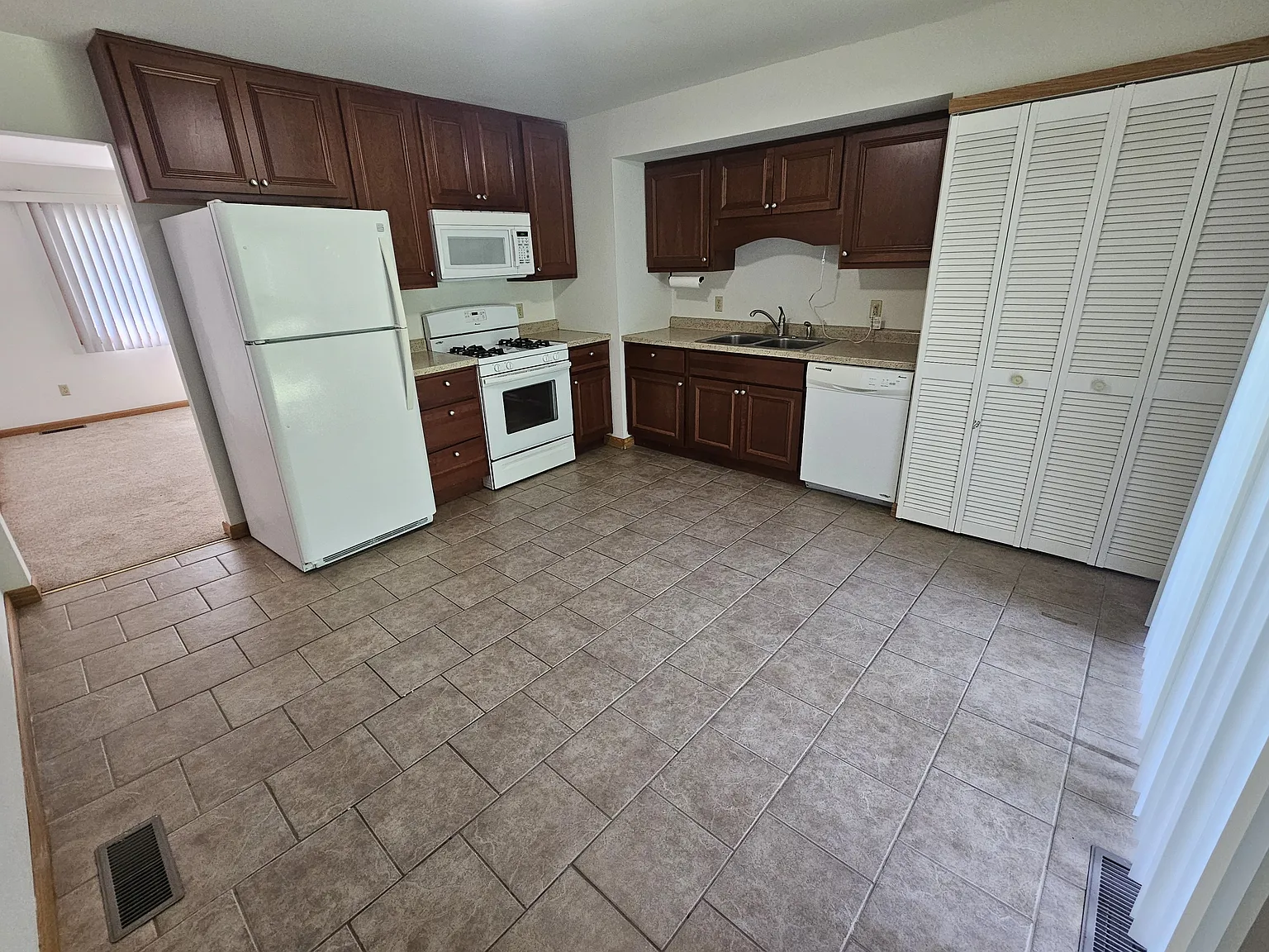 2 bed, 750 sqft, $1,250 — Photo 3