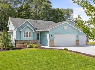 3107 Maple Leaf Ct, Little Canada, MN 55109