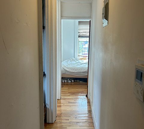 5th image of 200 Waverly Pl APT 24