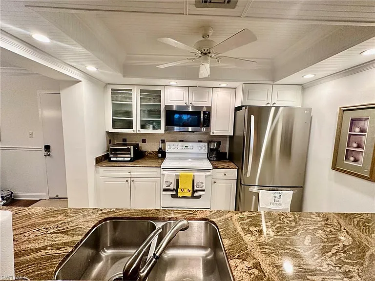 555 Park Shore Dr #B-403 — Photo 6
