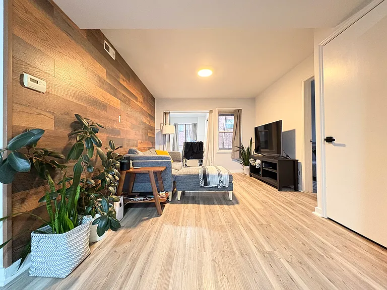 5737 Hobart St #4 — Photo 11