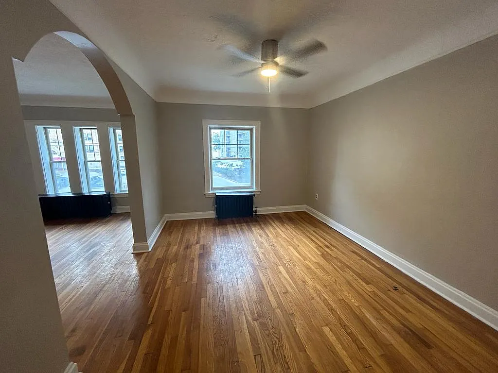 1 bed, 1000 sqft, $1,350 — Photo 2
