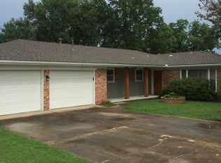 809 Mockingbird Ln, Okmulgee, OK 74447