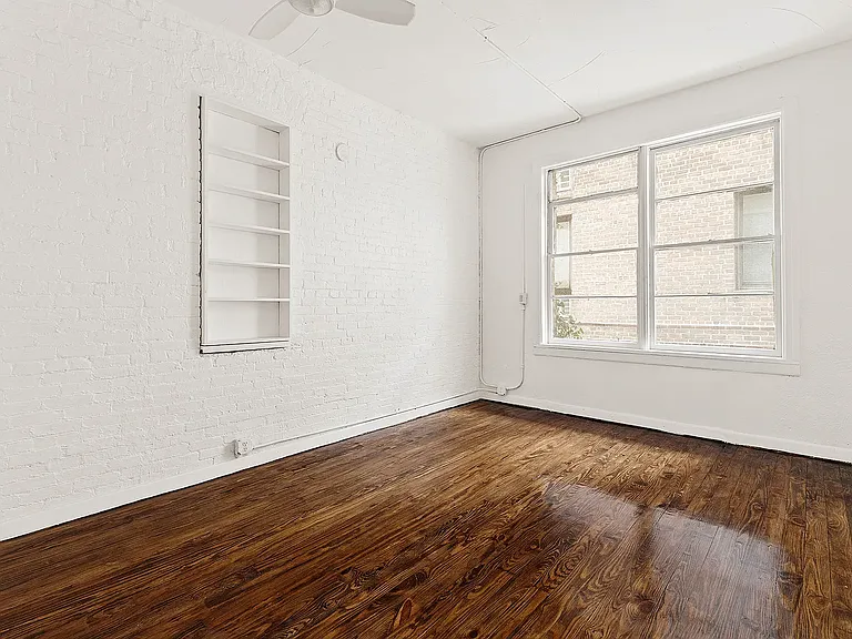 71 8th Ave #2R — Photo 4