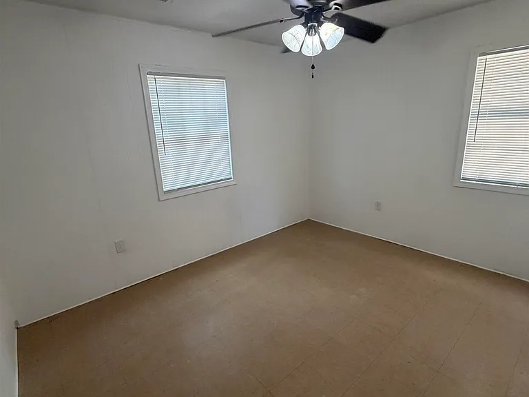 4886 Saratoga Ave — Photo 7