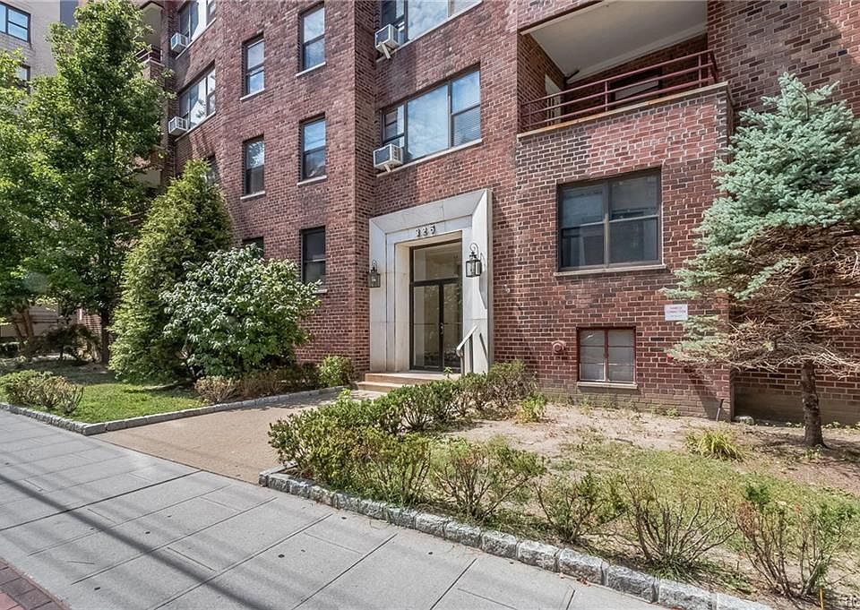 1st image of 325 Main St APT 4H