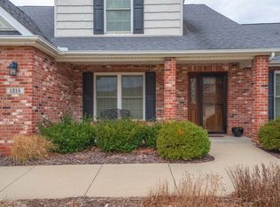 1214 Janet Dr, Bloomington, IL