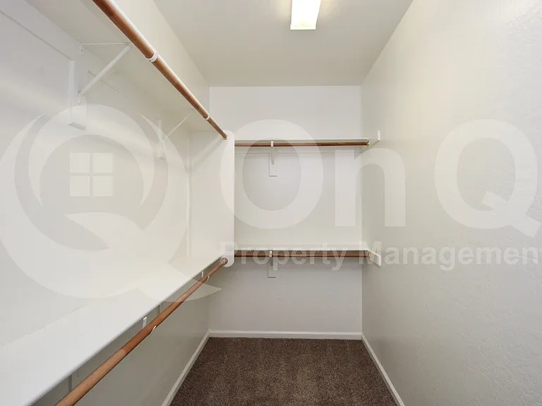 867 E Aberdeen Dr — Photo 26