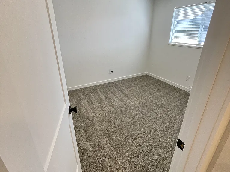 1523 Ernest Ave #B — Photo 4