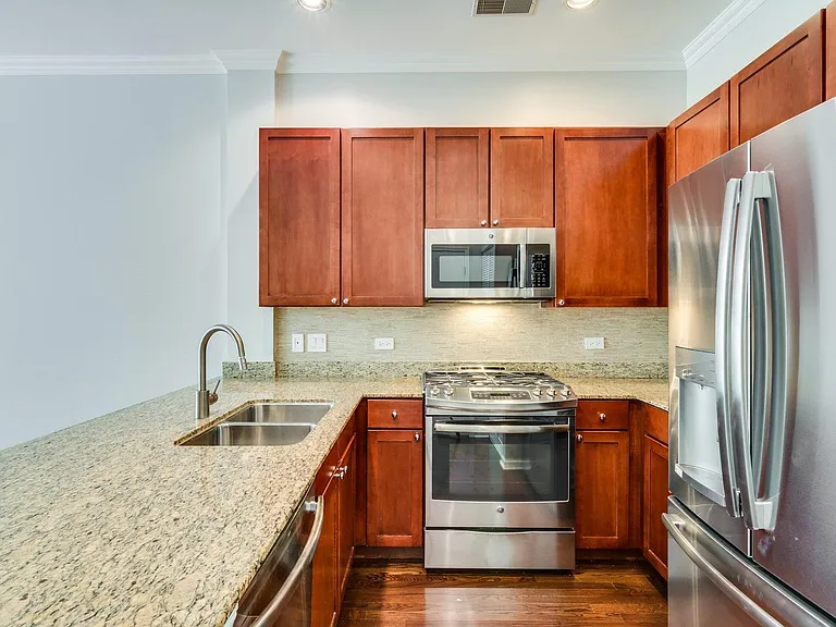 944 N Crosby St — Photo 9