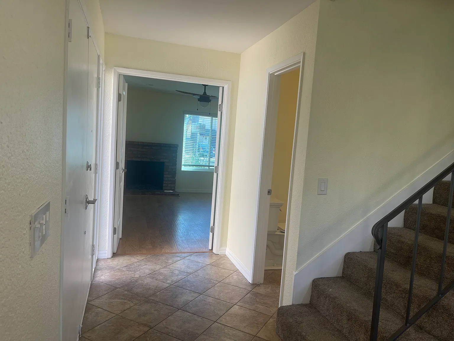 4 bed, 2.5 bath, 1606 sqft, $4,950 — Photo 3