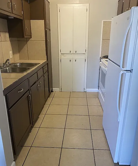 Bowmanor Garden Apartments — Photo 10
