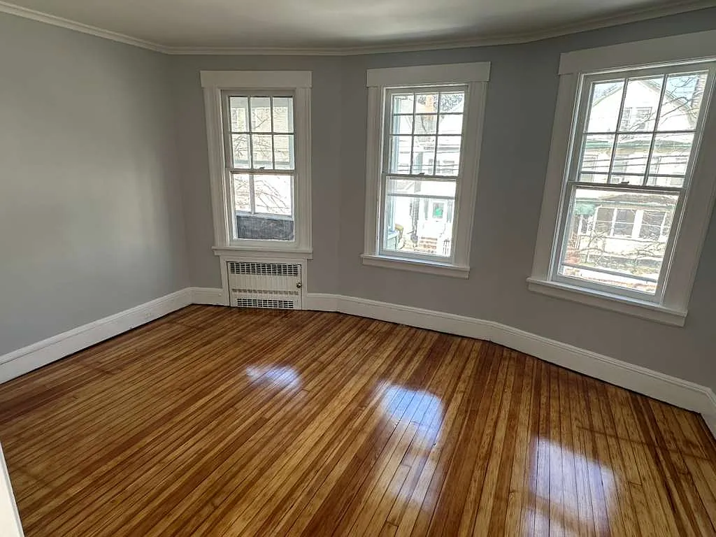 3 bed, $2,700 — Photo 2