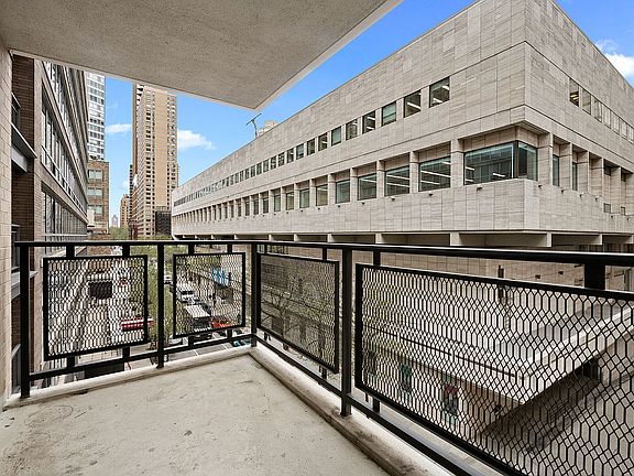 3rd image of 165 W 66th St APT 6W