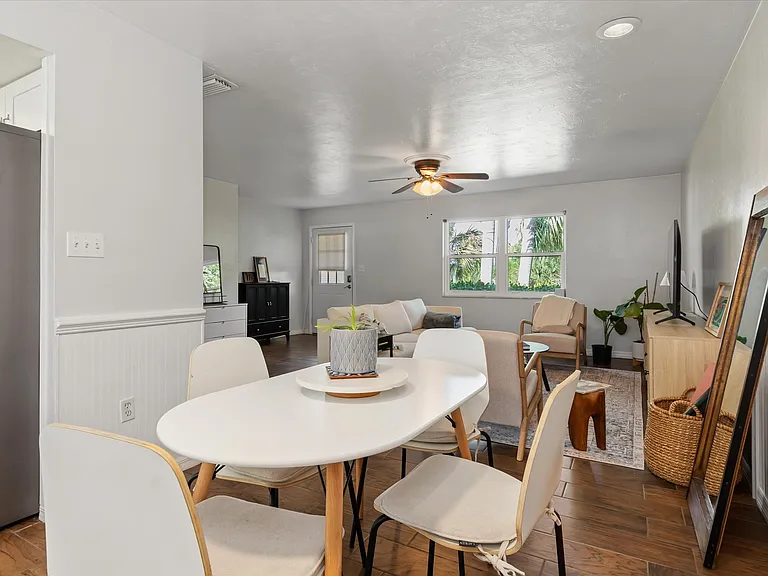 225 W McKenzie St — Photo 30