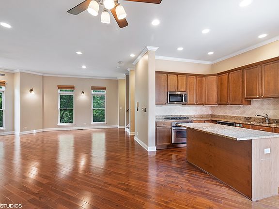 4th image of 904 W College Pkwy