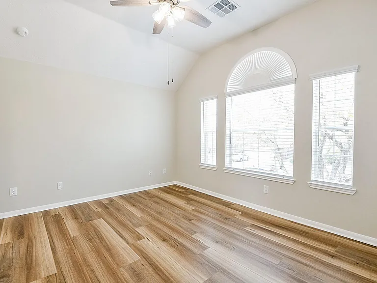 815 Robins Way — Photo 41