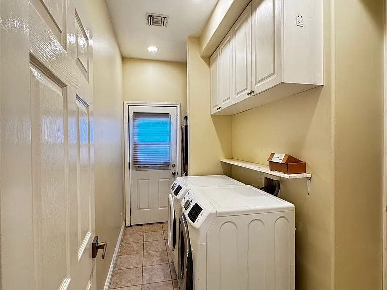 14320 Hortense St — Photo 15