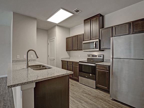 2nd image of 5001 Crainway Dr #5107