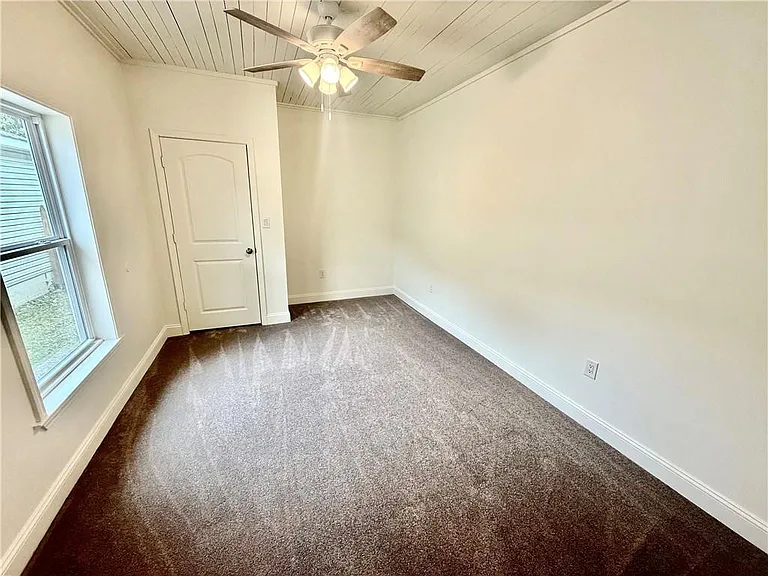 211 Dartmouth St — Photo 12