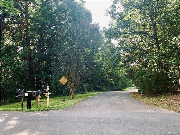 4th image of 4913 Golfview Ct