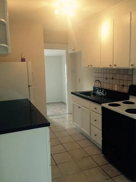 100 Park Rd #3