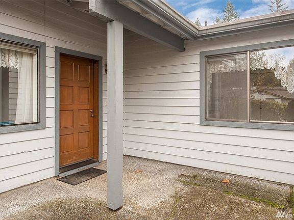3rd image of 15906 Village Green Dr Unit A
