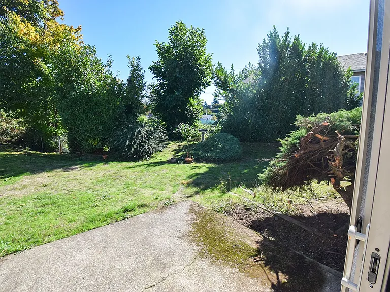 Spacious 2 bedroom 1.5 bath Town house Apartment! — Photo 7