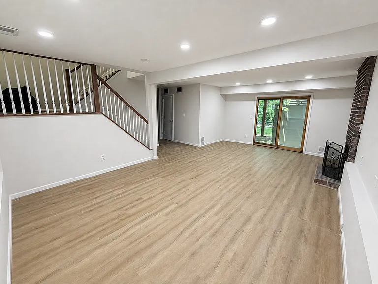 10 Cambridge Dr — Photo 10