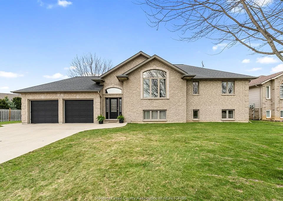 7 Beniuk Ct